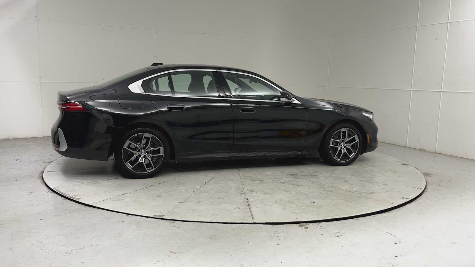 Thumbnail: 2026 BMW 5 Series - 9