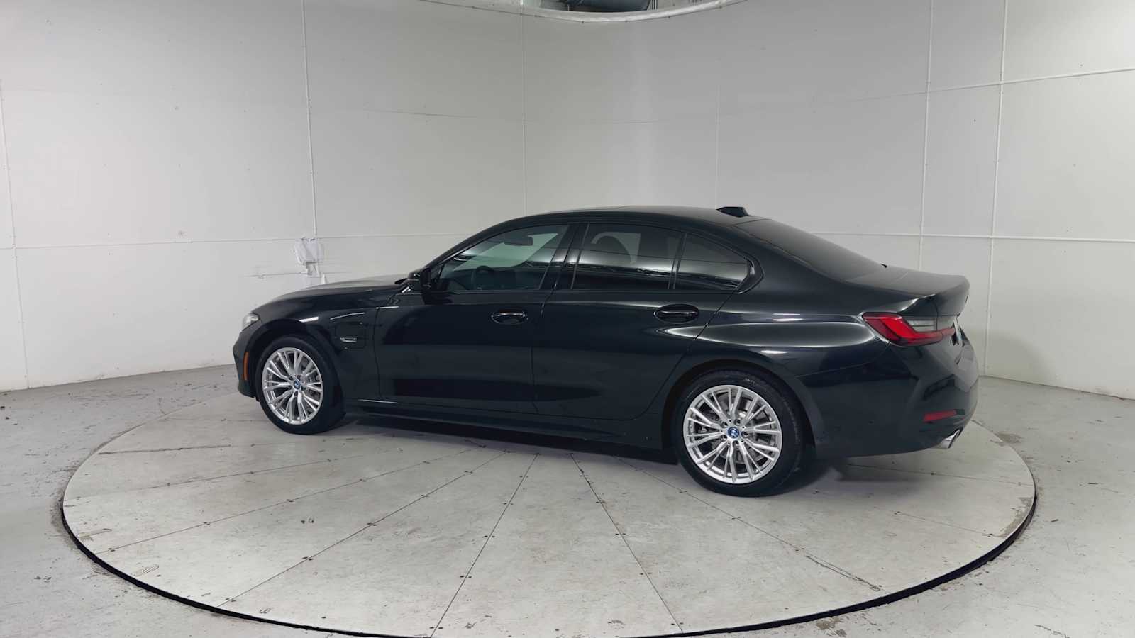 Thumbnail: 2023 BMW 3 Series - 4