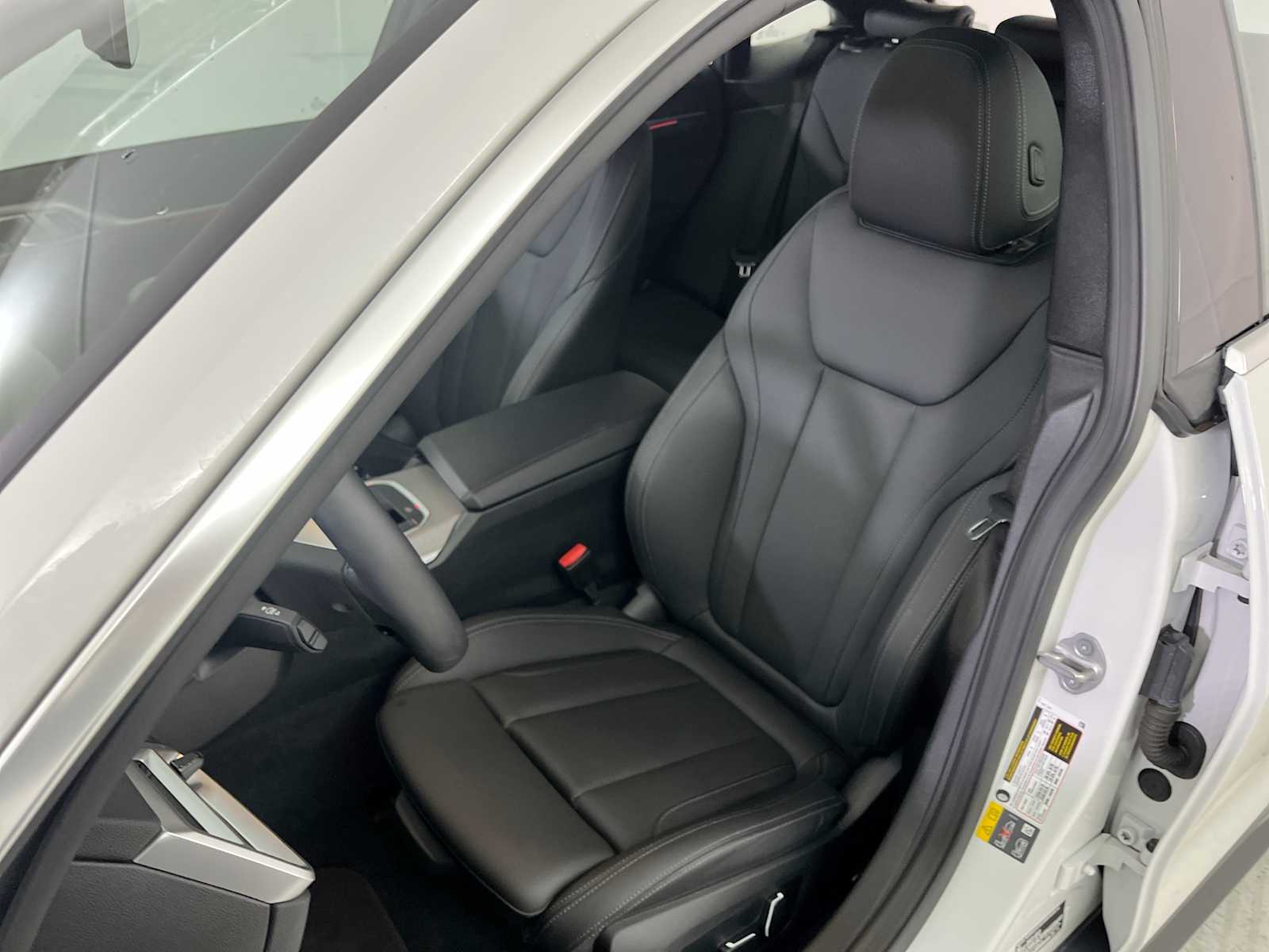 Thumbnail: 2025 BMW i4 - 13