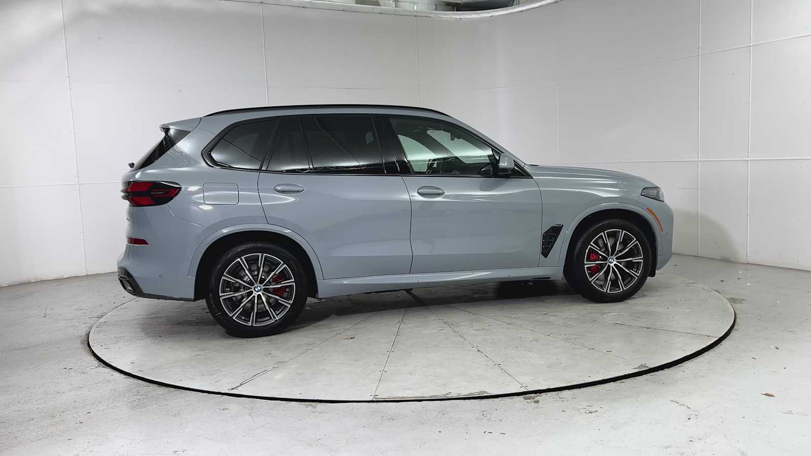 Thumbnail: 2026 BMW X5 - 9