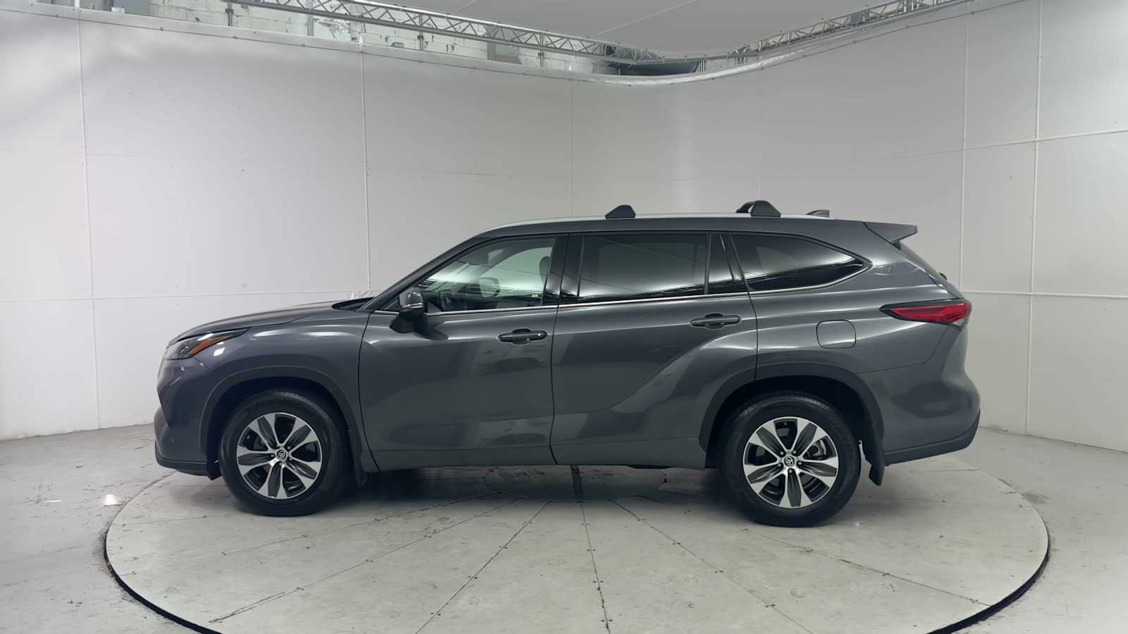 Thumbnail: 2022 Toyota Highlander - 5
