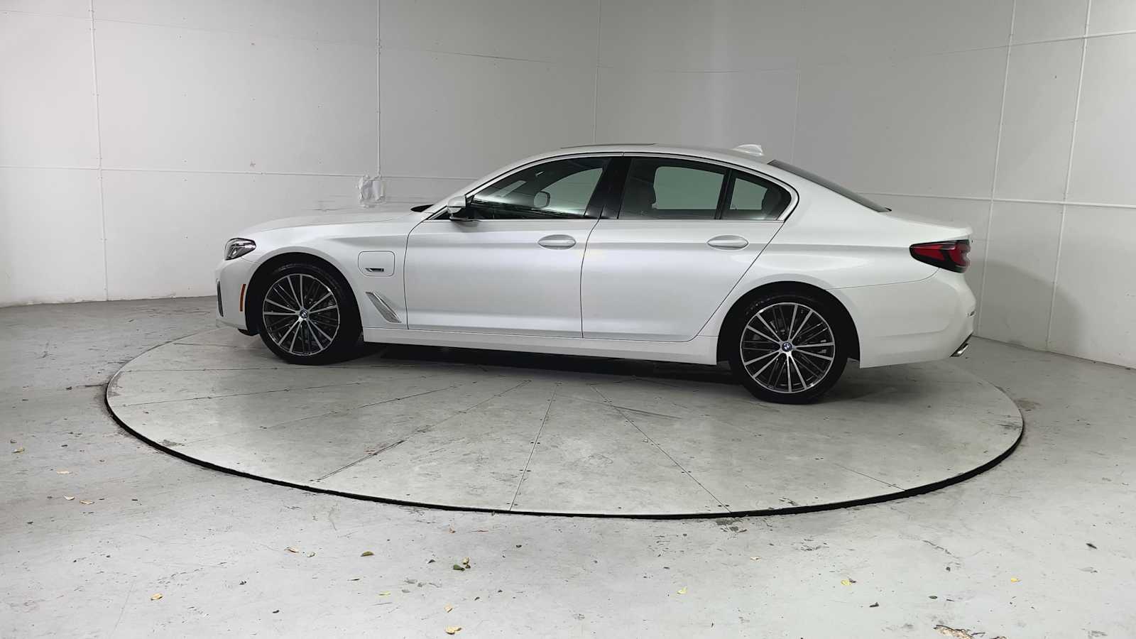 Thumbnail: 2023 BMW 5 Series - 5