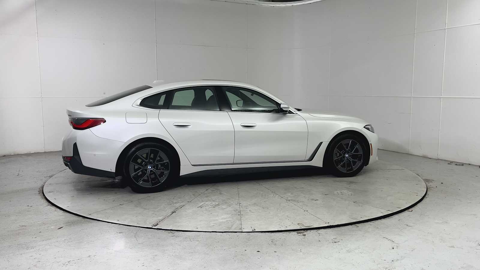 Thumbnail: 2025 BMW i4 - 9