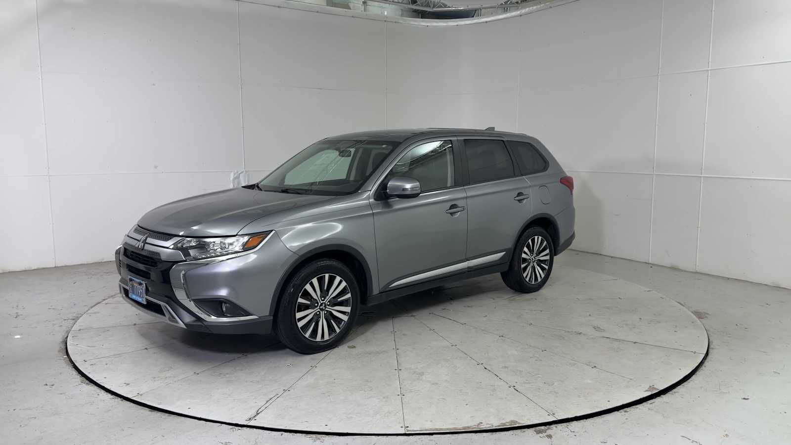 Thumbnail: 2019 Mitsubishi Outlander - 6