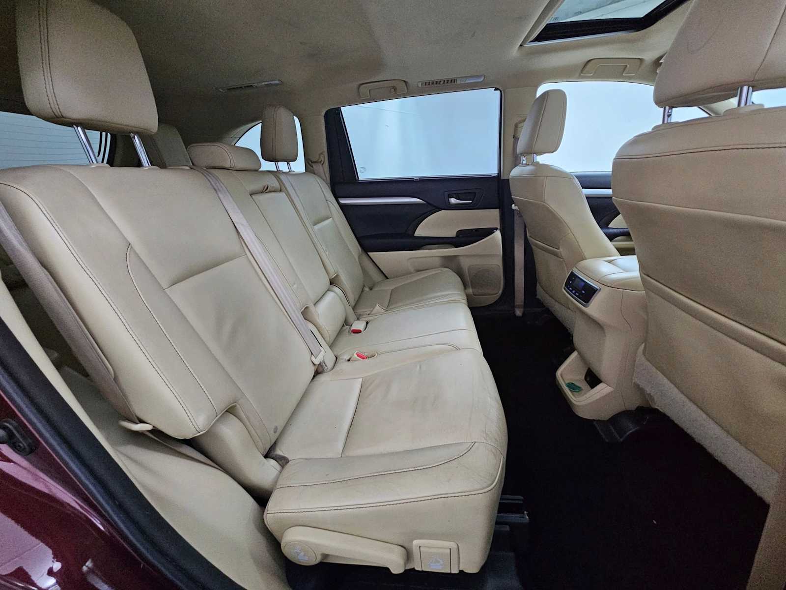 Thumbnail: 2015 Toyota Highlander - 28