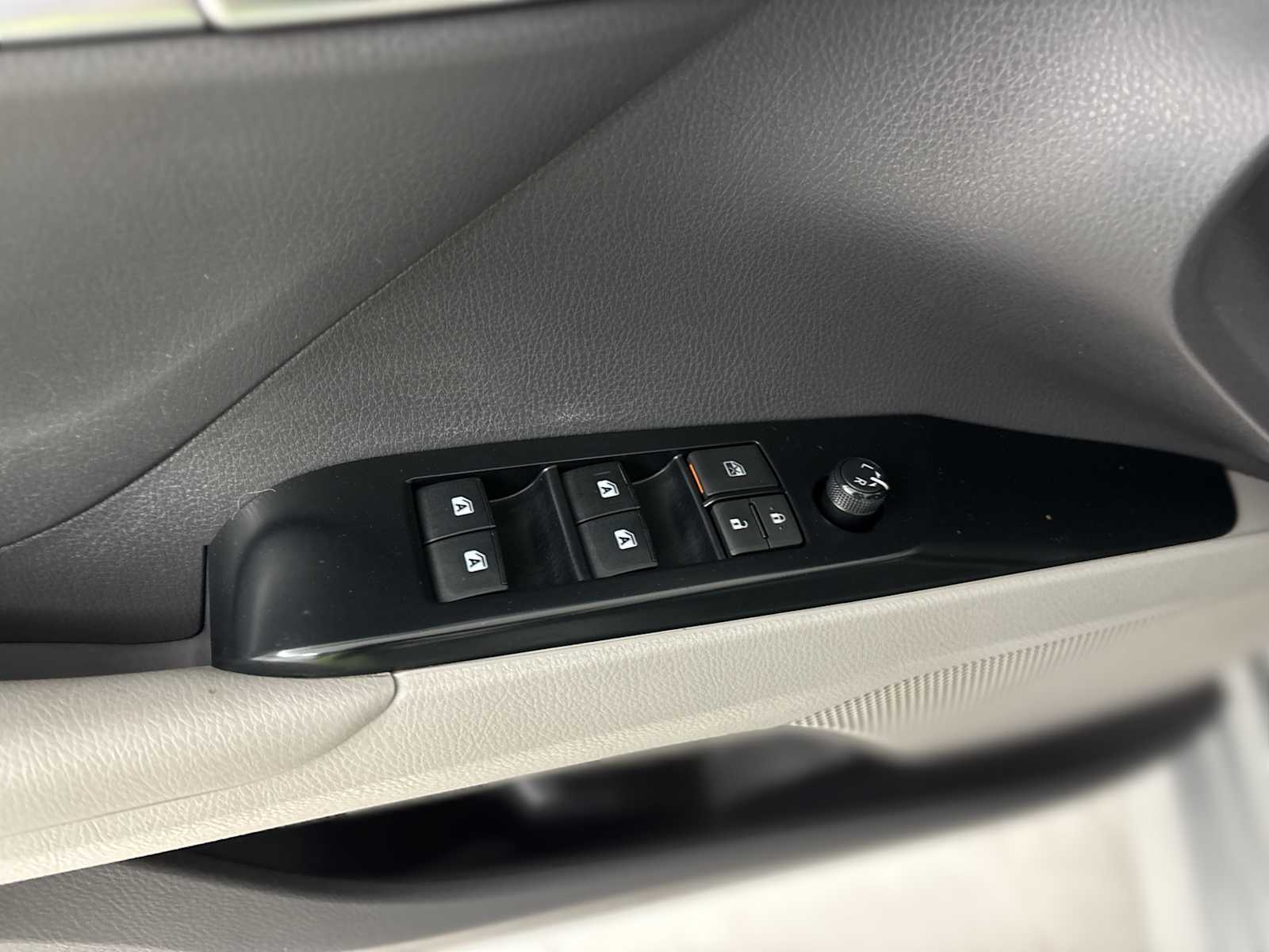 Thumbnail: 2018 Toyota Camry - 14