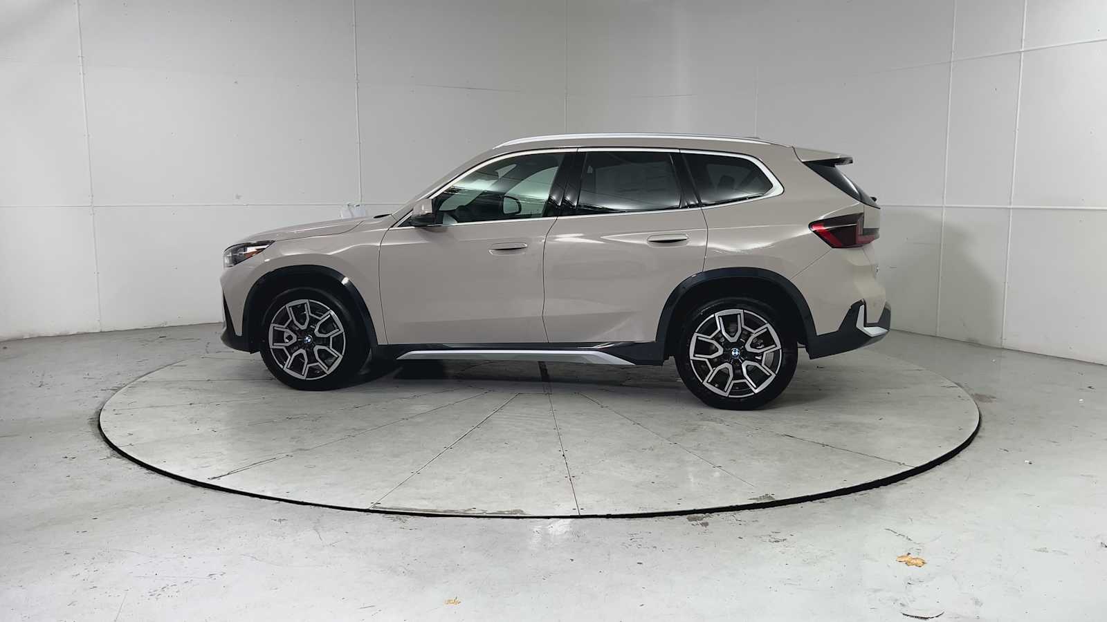 Thumbnail: 2026 BMW X1 - 5