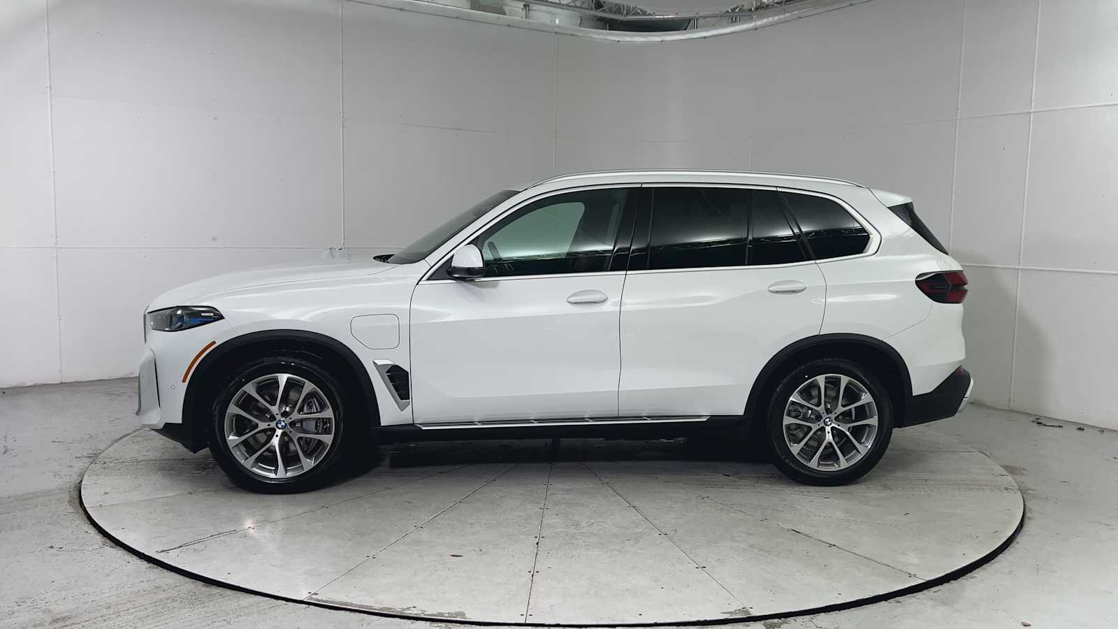 Thumbnail: 2026 BMW X5 - 5