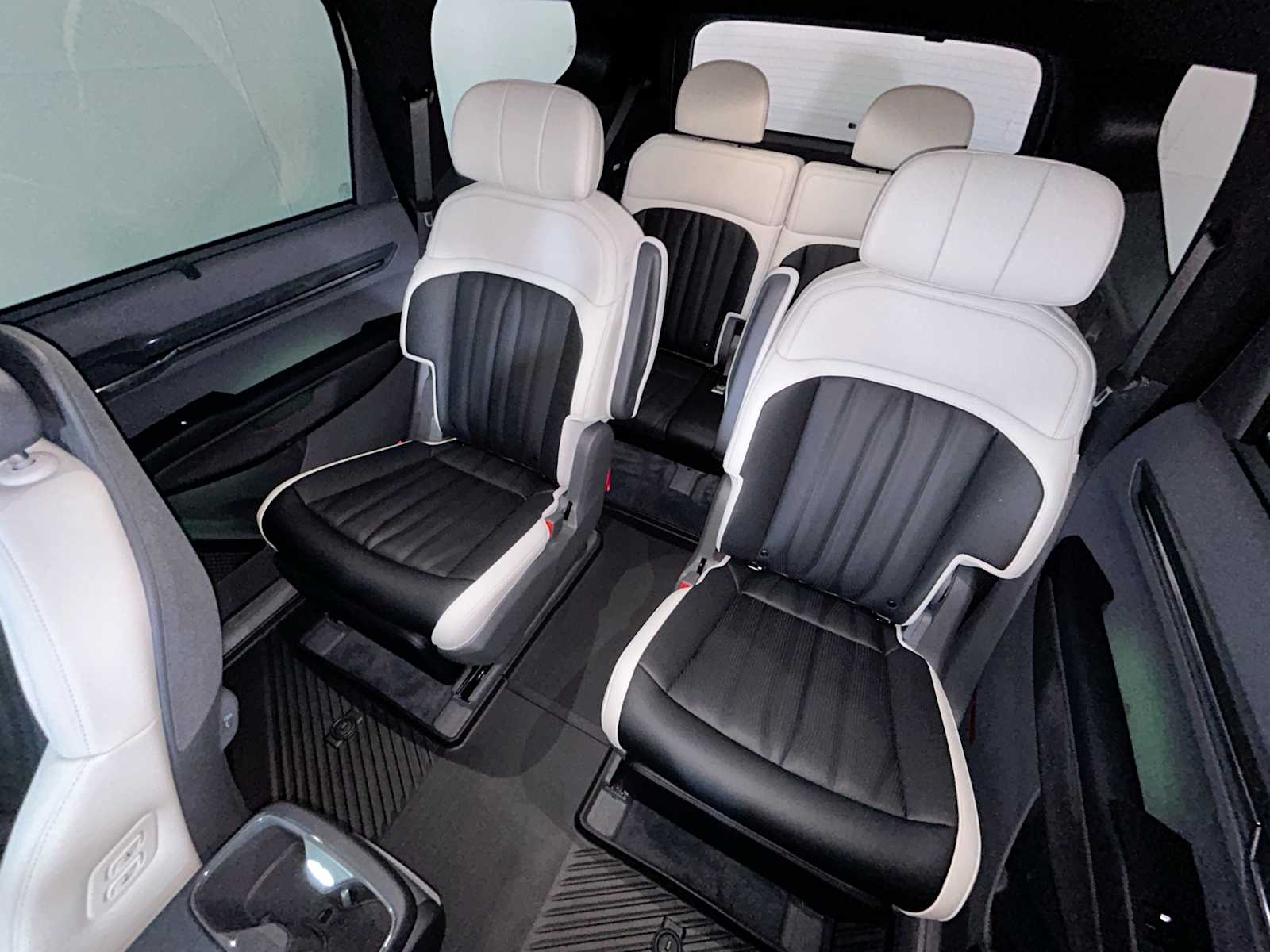 Thumbnail: 2024 Kia EV9 - 24