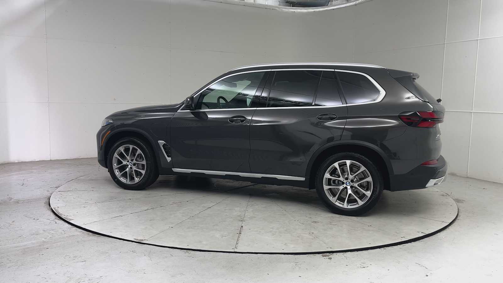 Thumbnail: 2026 BMW X5 - 3