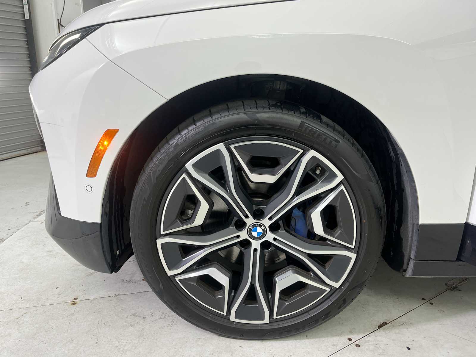 Thumbnail: 2023 BMW iX - 18