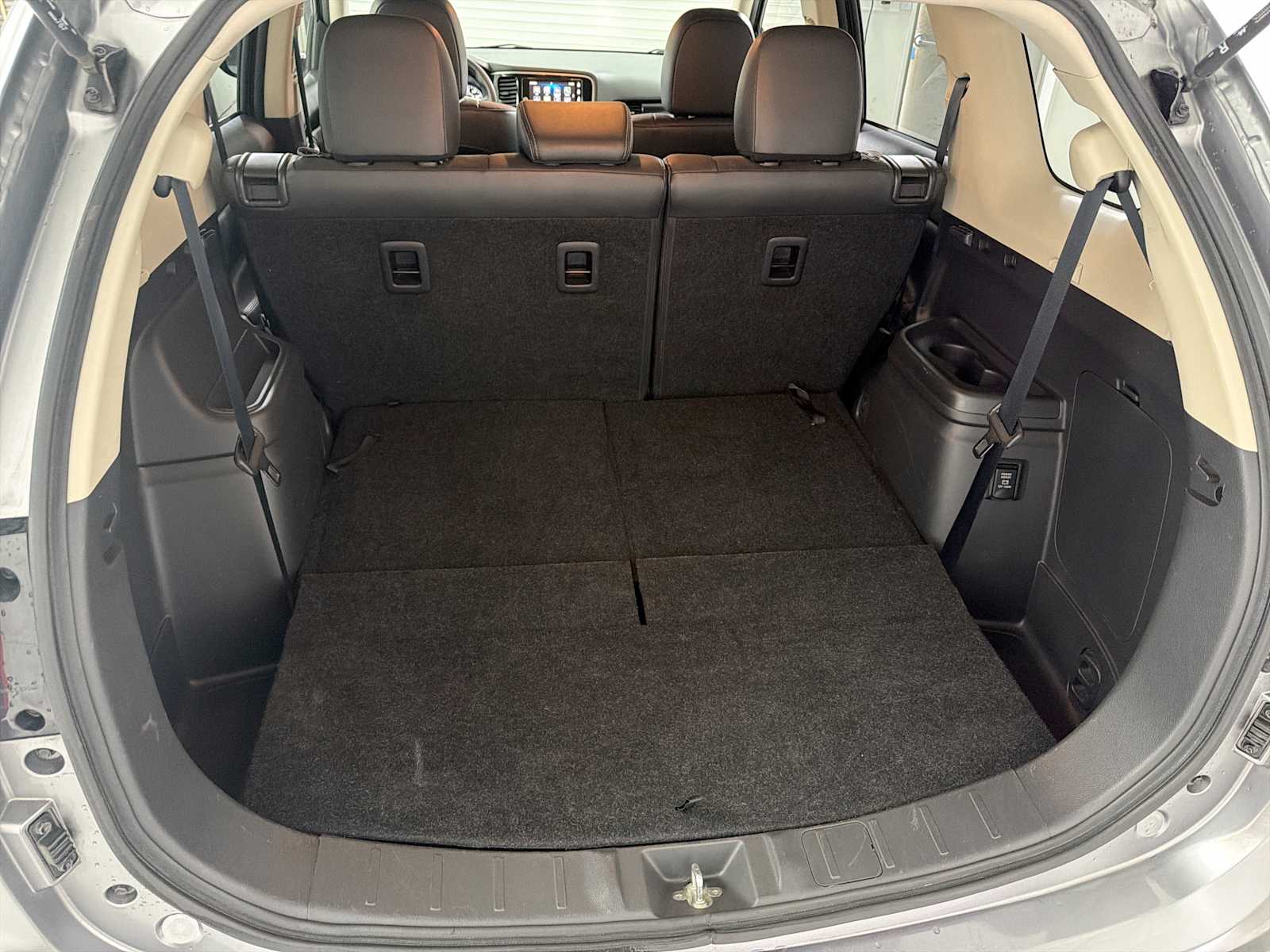 Thumbnail: 2019 Mitsubishi Outlander - 19