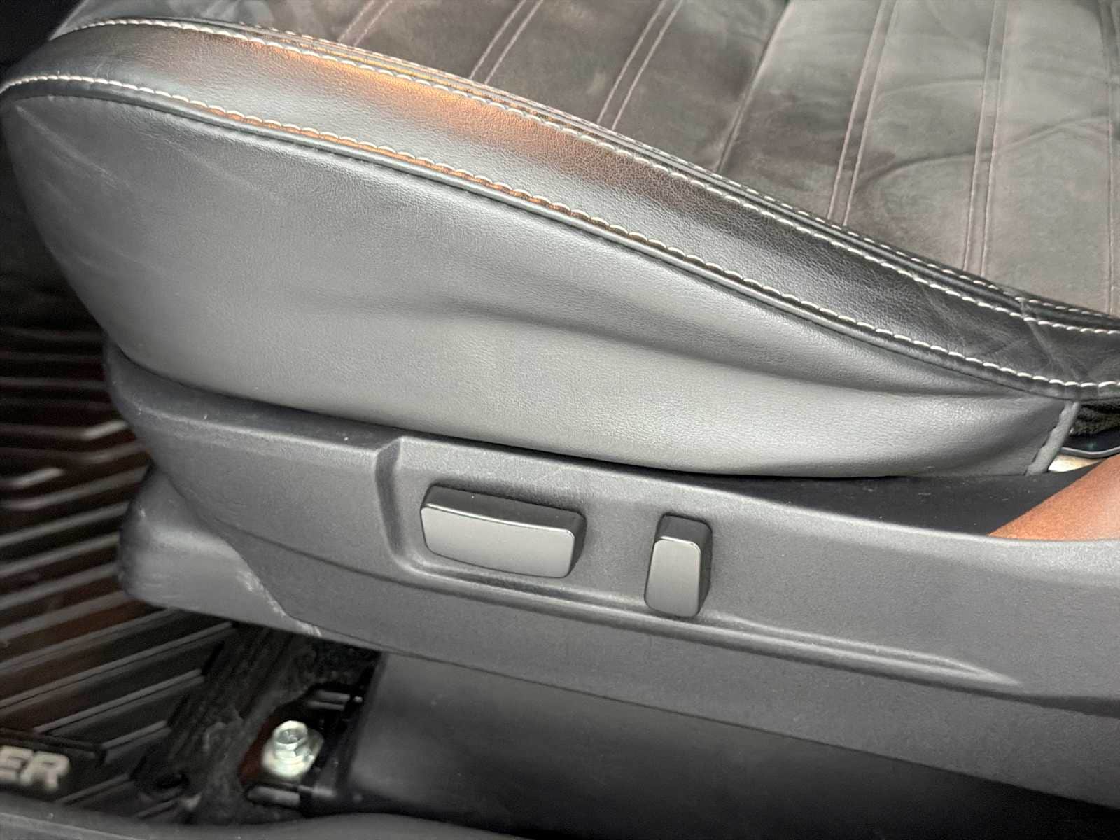 Thumbnail: 2019 Mitsubishi Outlander - 14