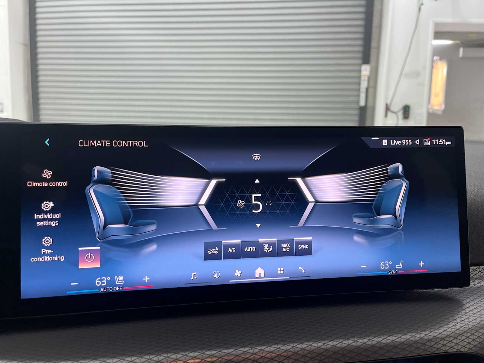 Thumbnail: 2026 BMW i4 - 23