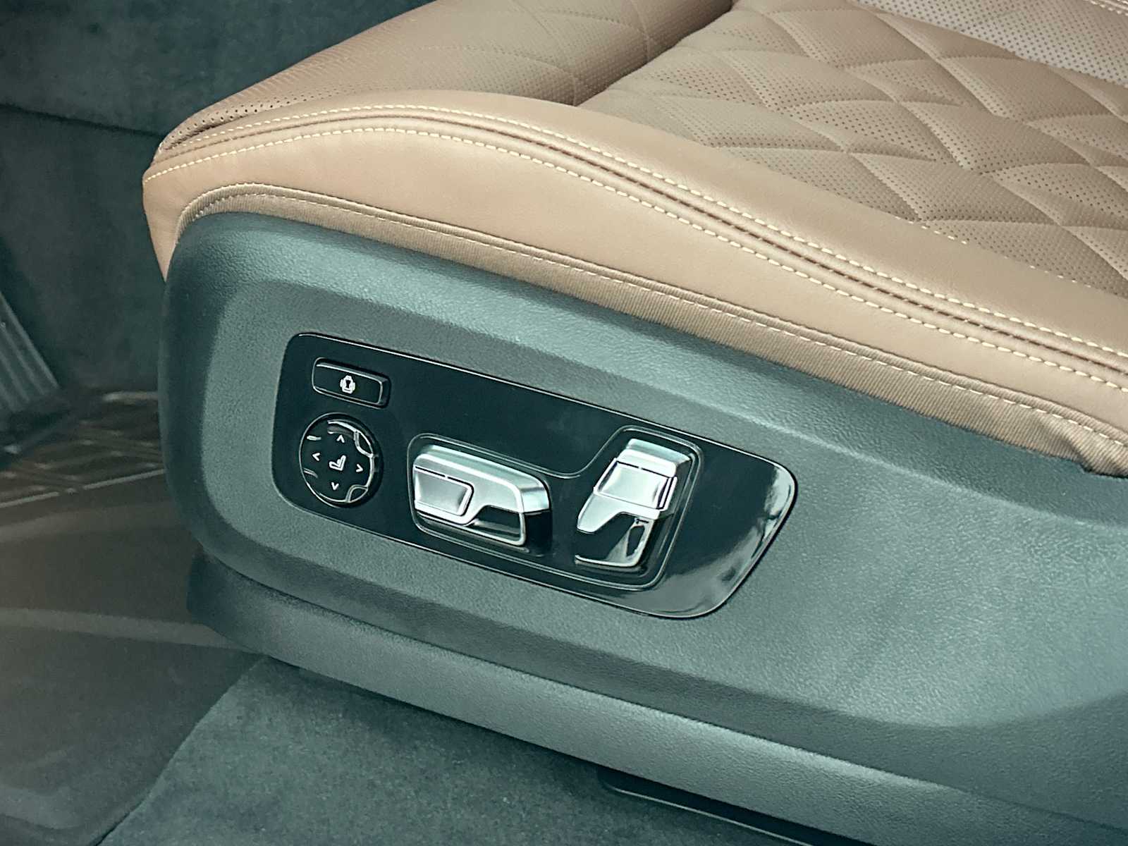 Thumbnail: 2026 BMW X5 - 14