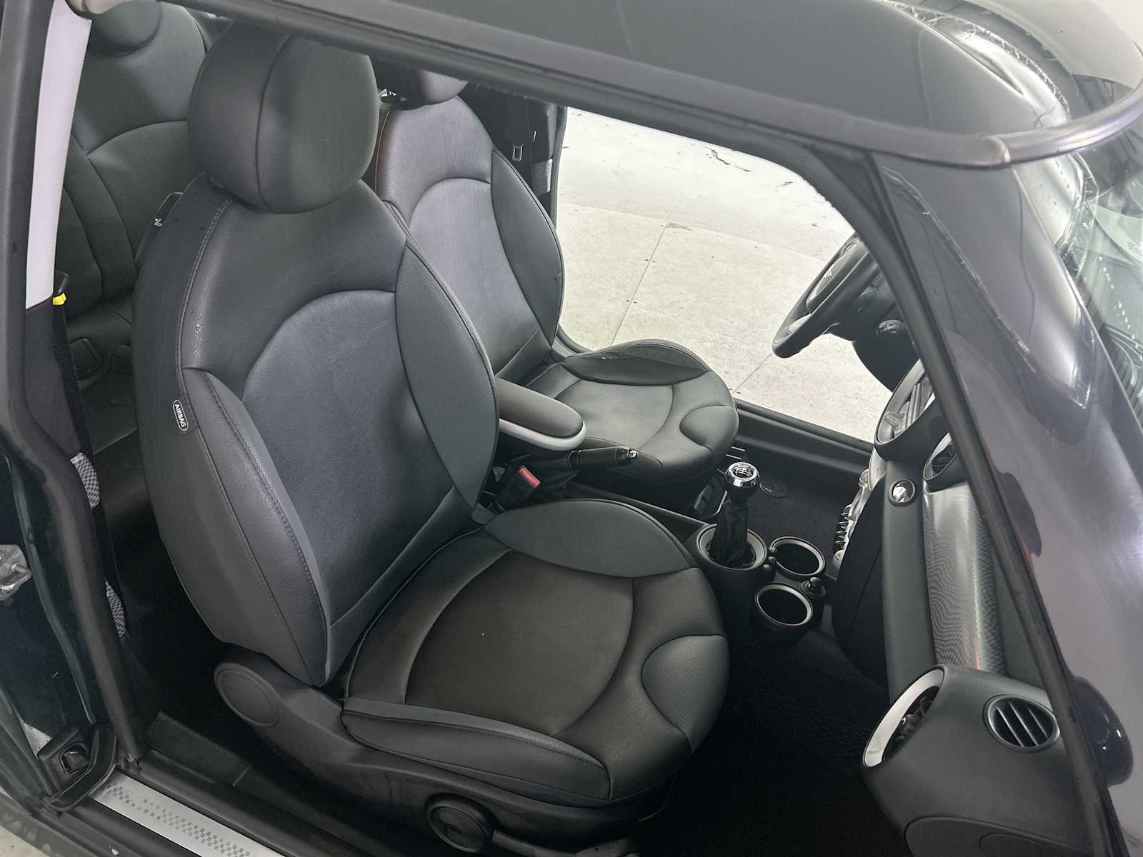 Thumbnail: 2010 MINI Cooper Clubman - 23