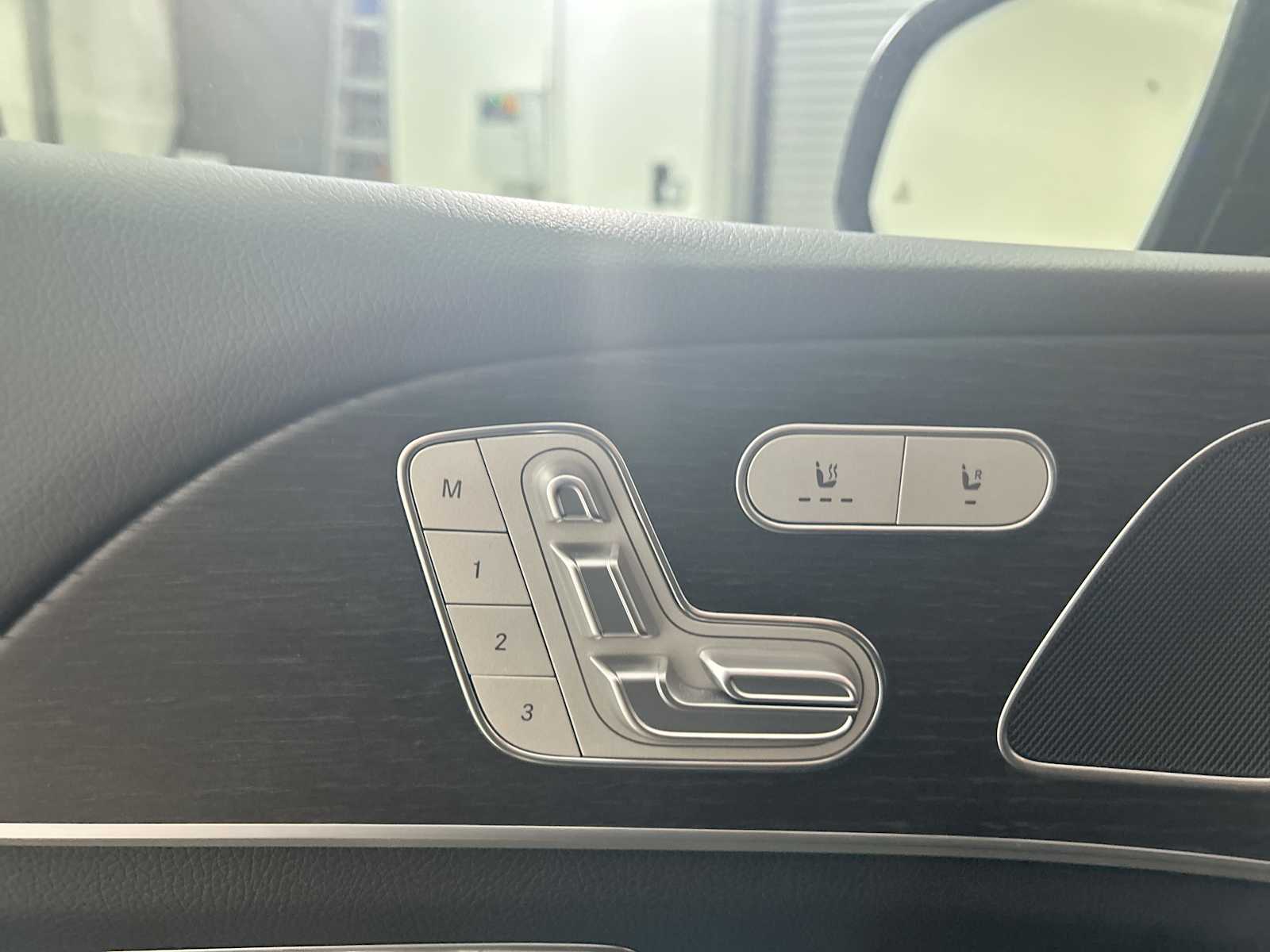 Thumbnail: 2025 Mercedes-Benz GLE - 14