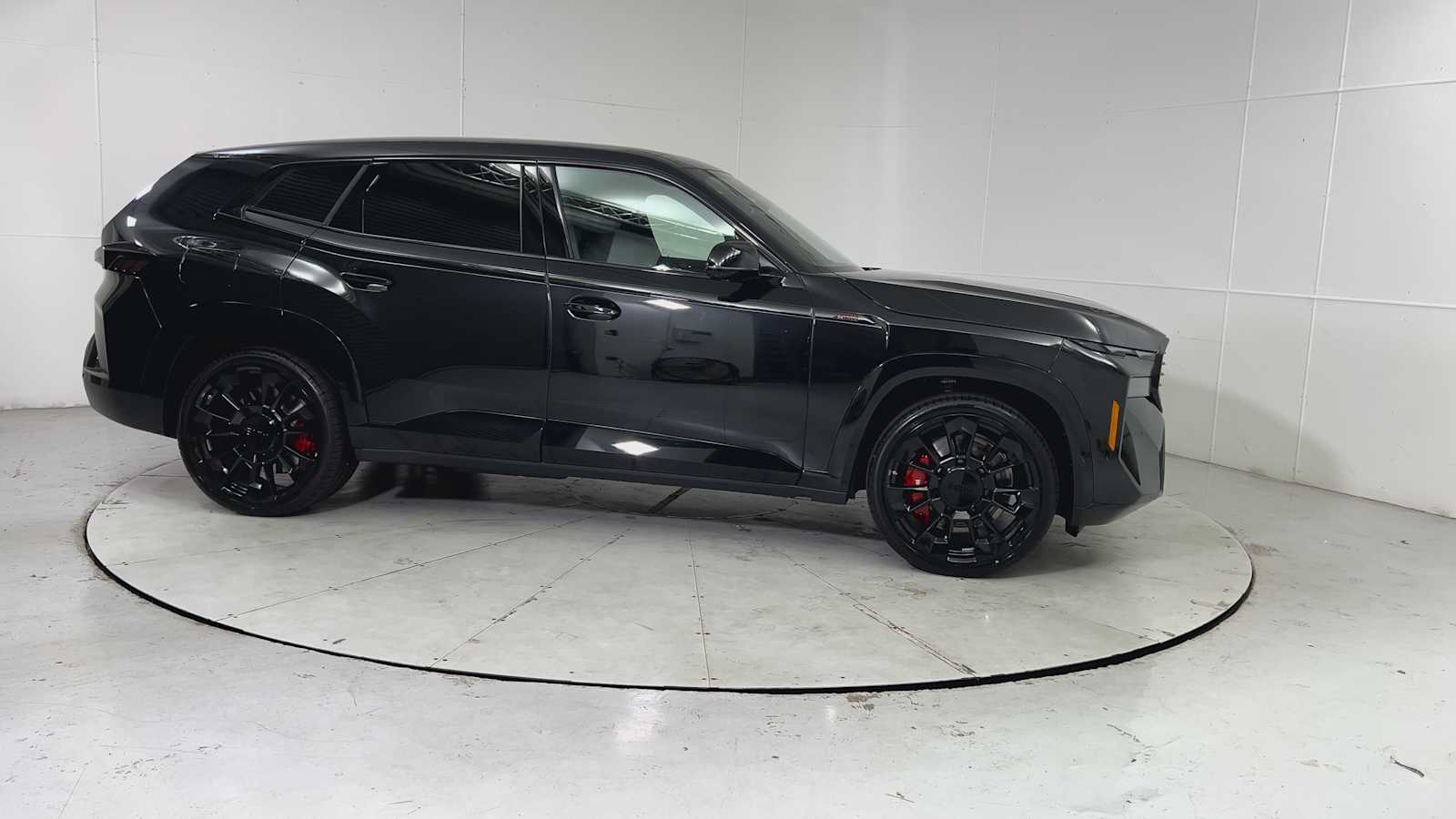 Thumbnail: 2026 BMW XM - 8