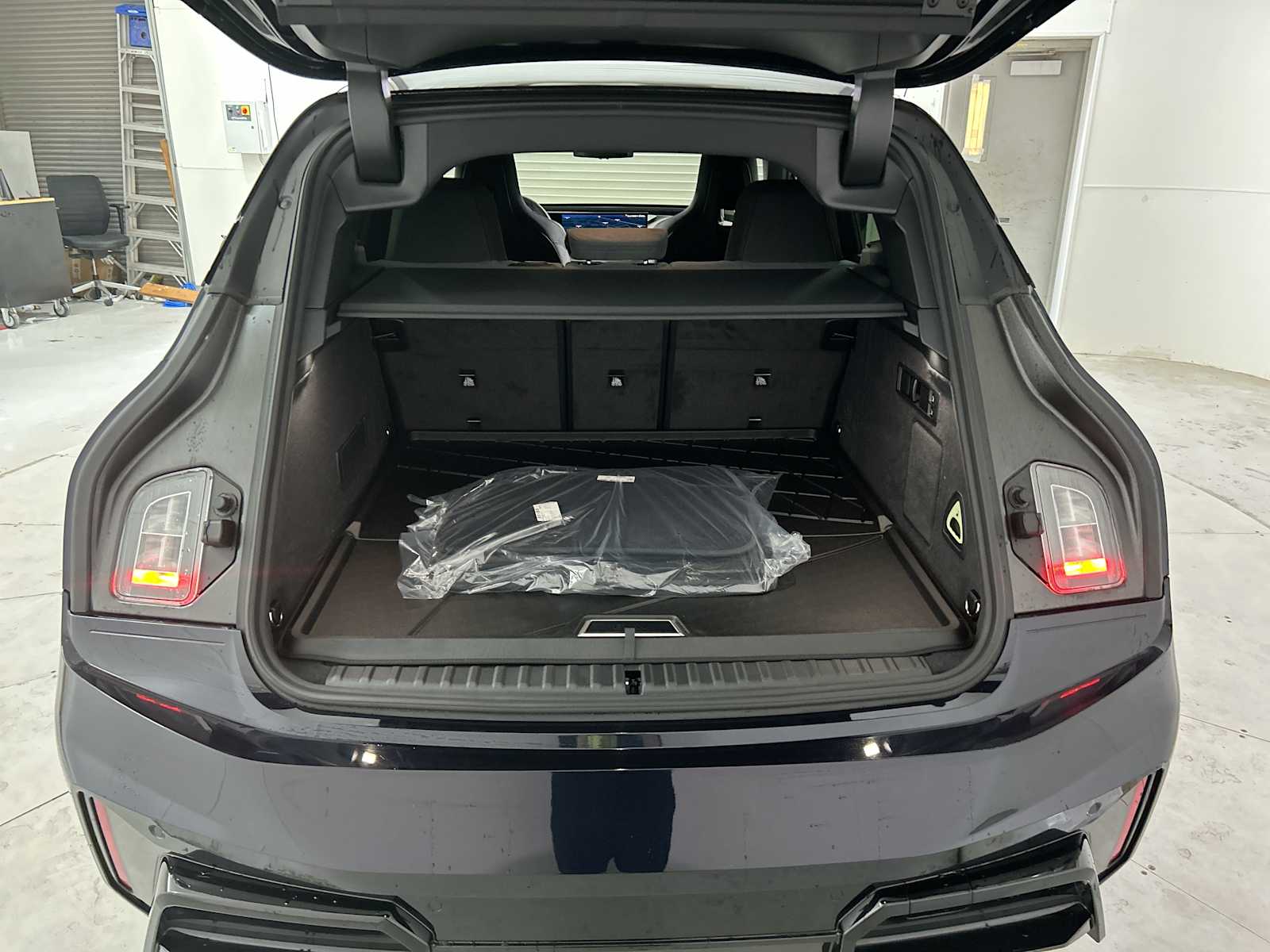 Thumbnail: 2026 BMW iX - 20