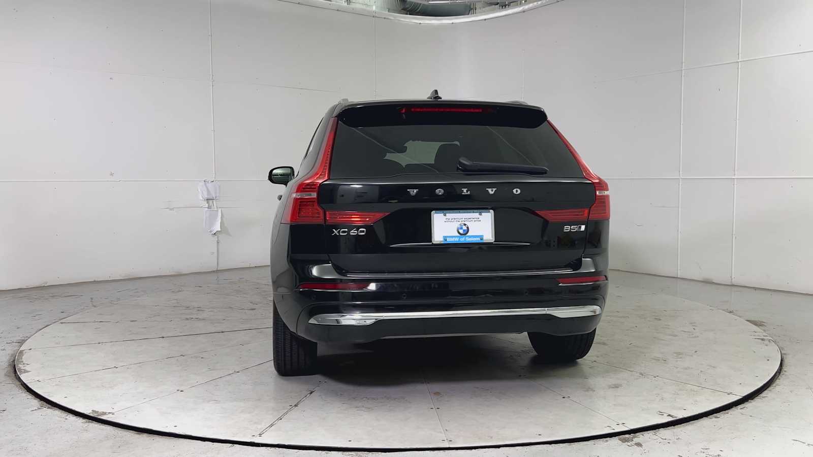2023 Volvo XC60 Plus photo 3
