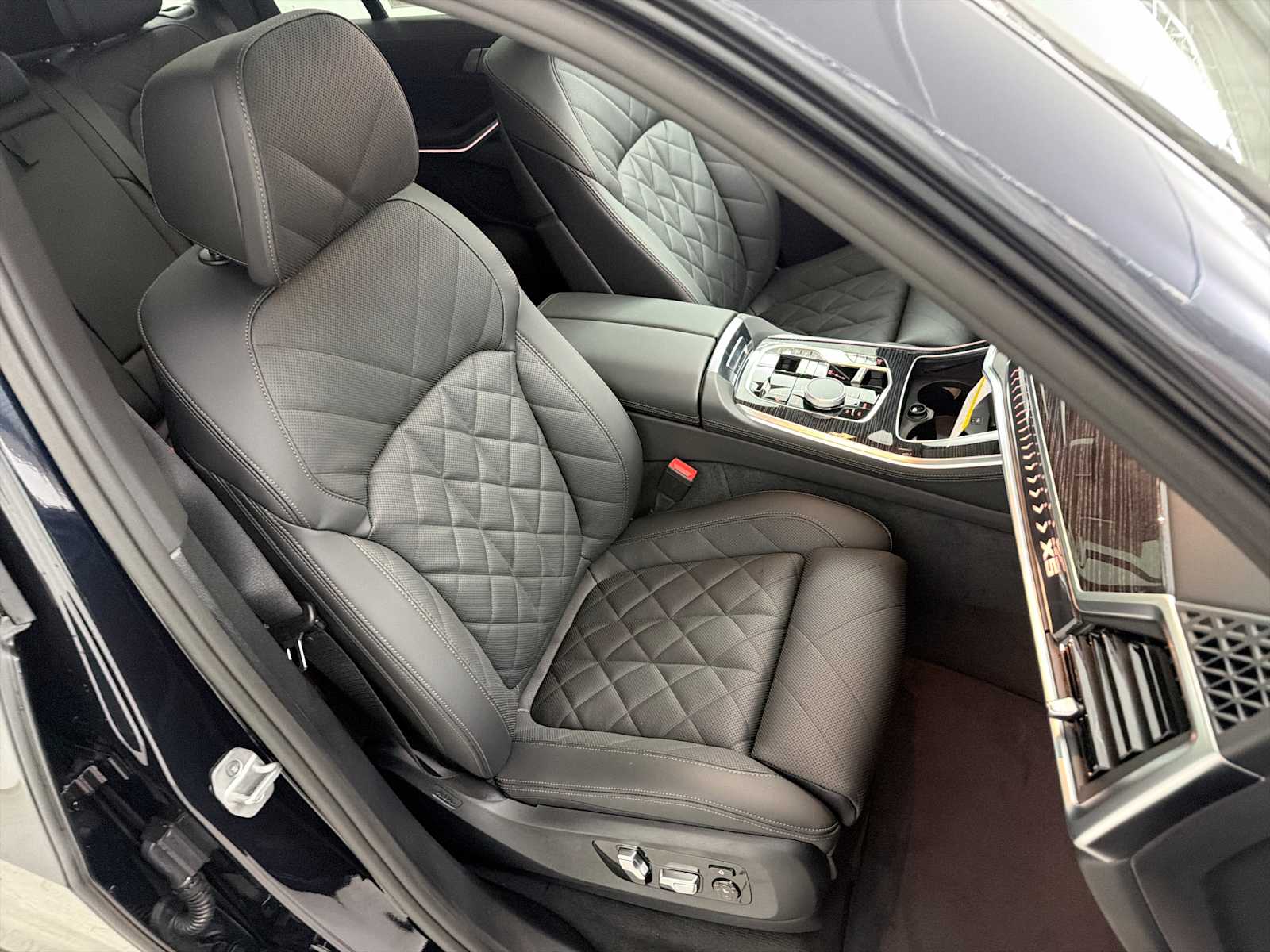Thumbnail: 2026 BMW X5 - 25