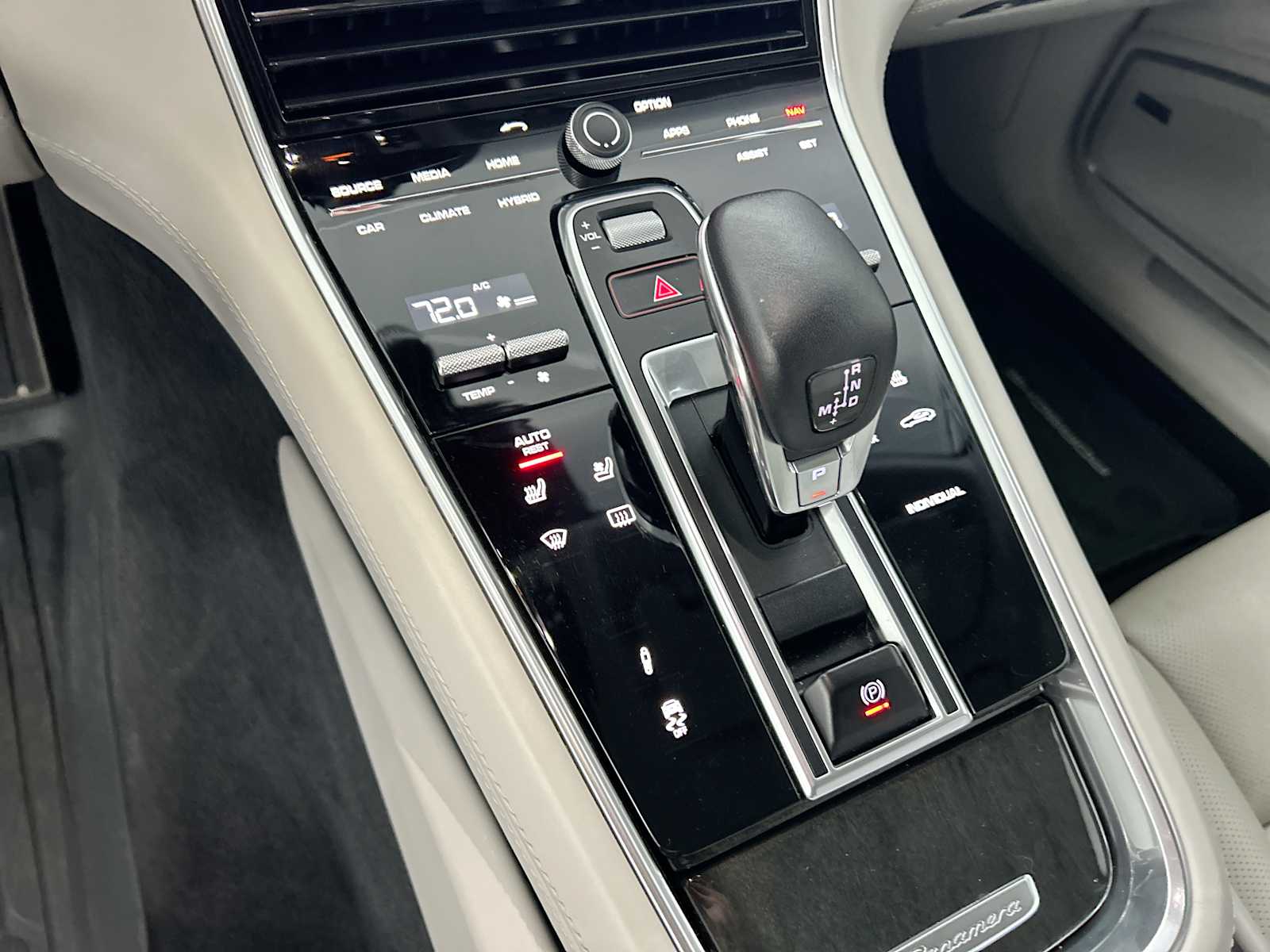 Thumbnail: 2018 Porsche Panamera - 22