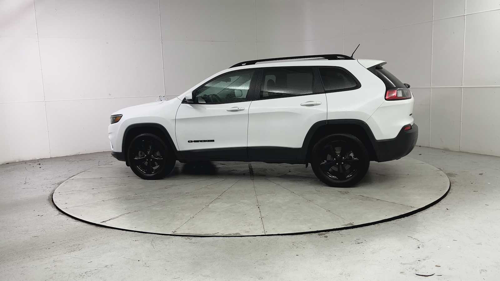 Thumbnail: 2019 Jeep Cherokee - 4