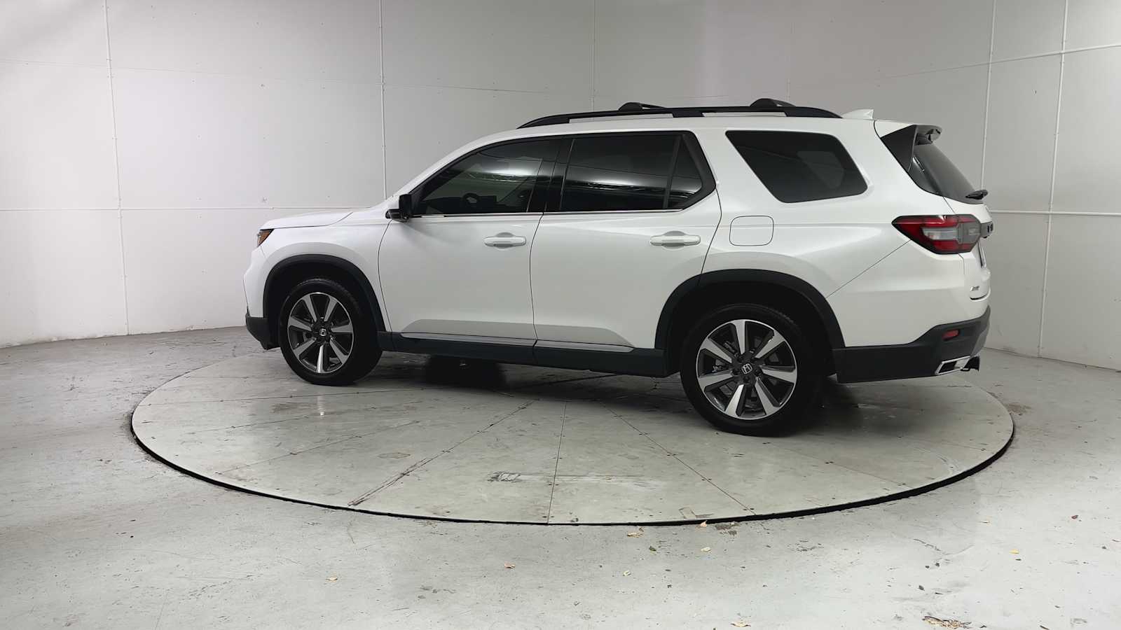 Thumbnail: 2023 Honda Pilot - 4