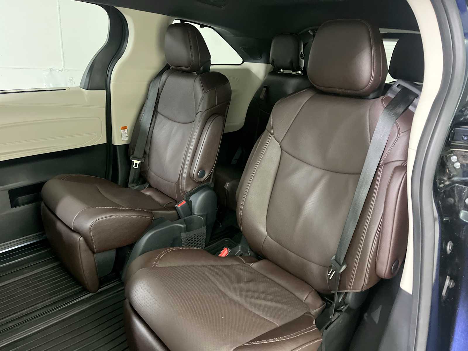 Thumbnail: 2023 Toyota Sienna - 25