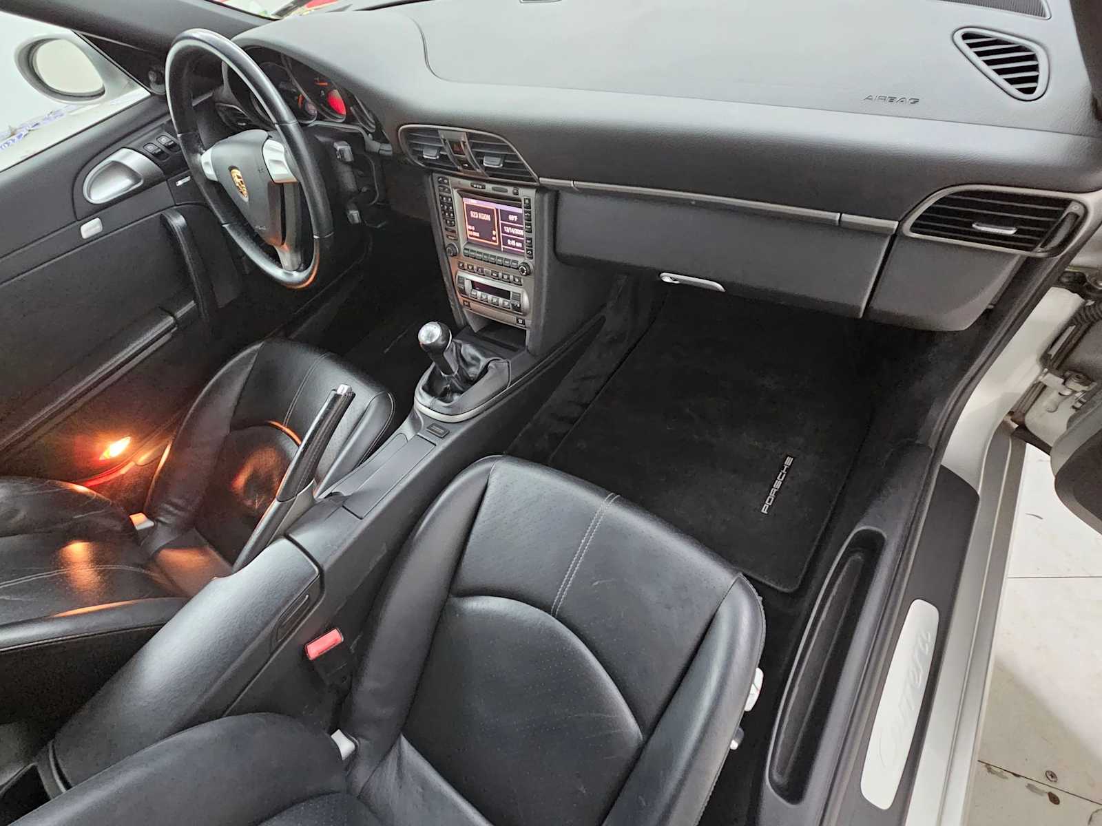 Thumbnail: 2006 Porsche 911 - 32