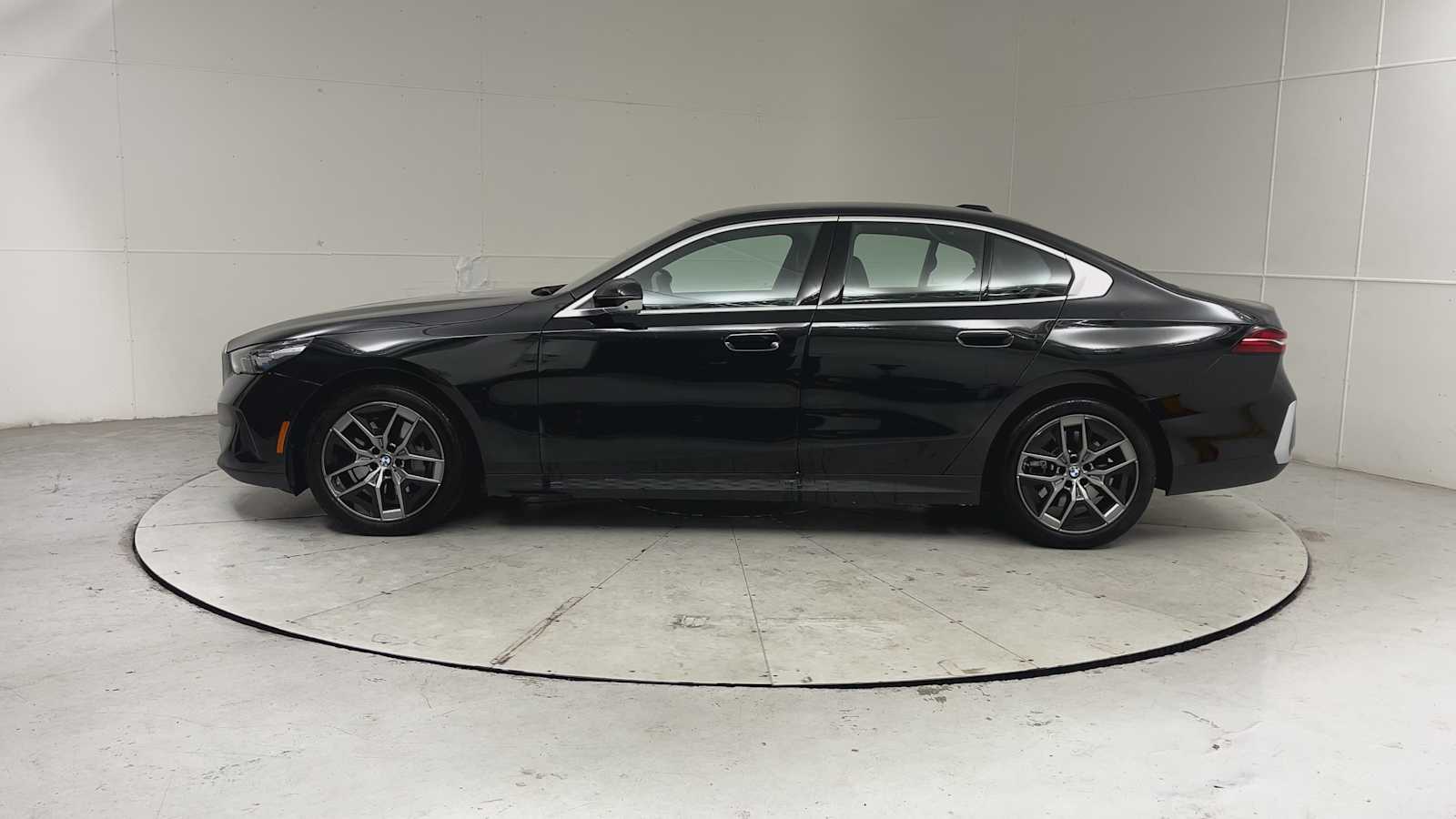Thumbnail: 2026 BMW 5 Series - 5