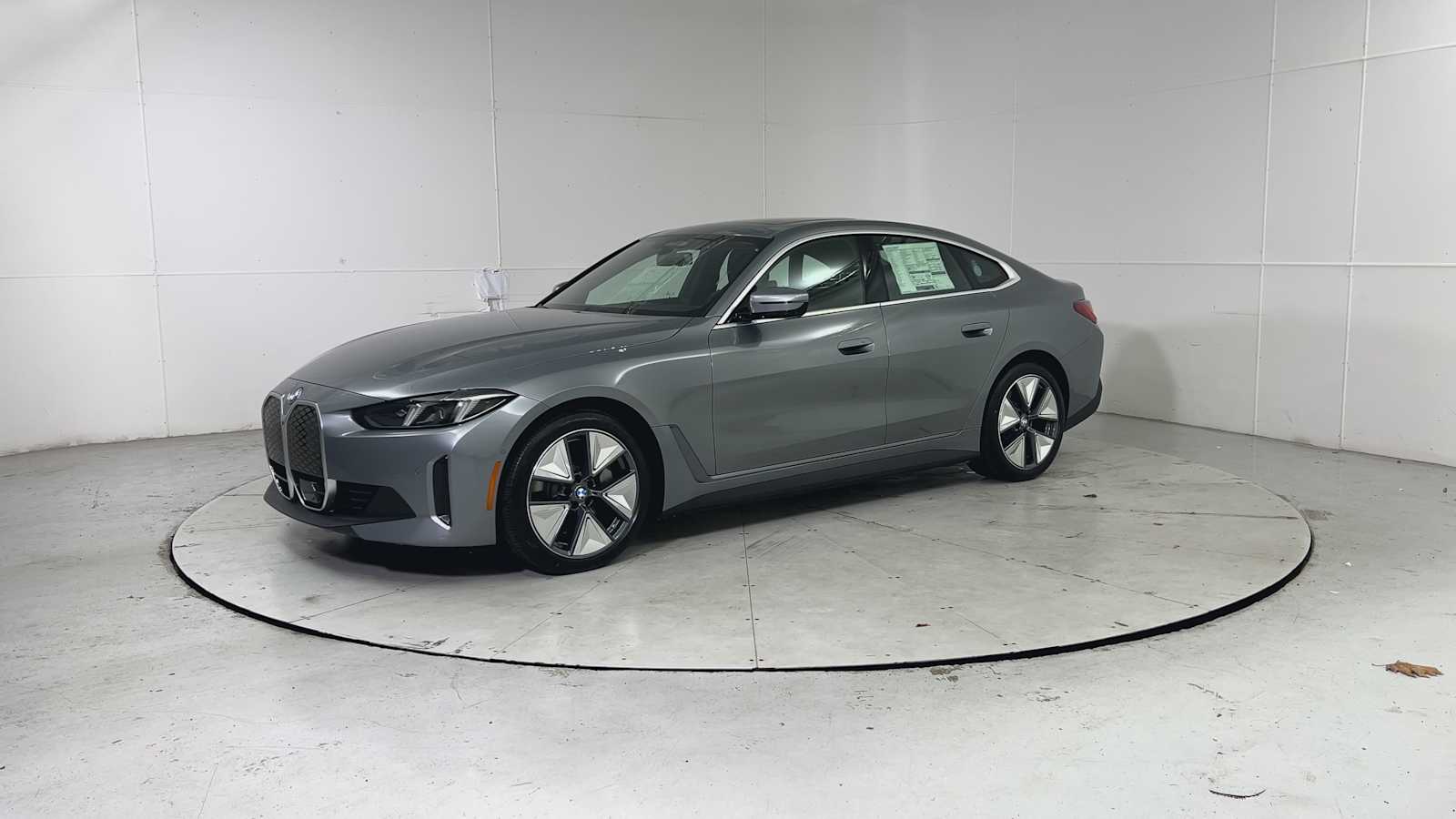 Thumbnail: 2025 BMW i4 - 6