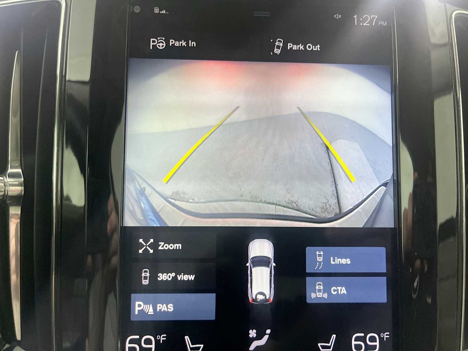 Thumbnail: 2019 Volvo XC60 - 25