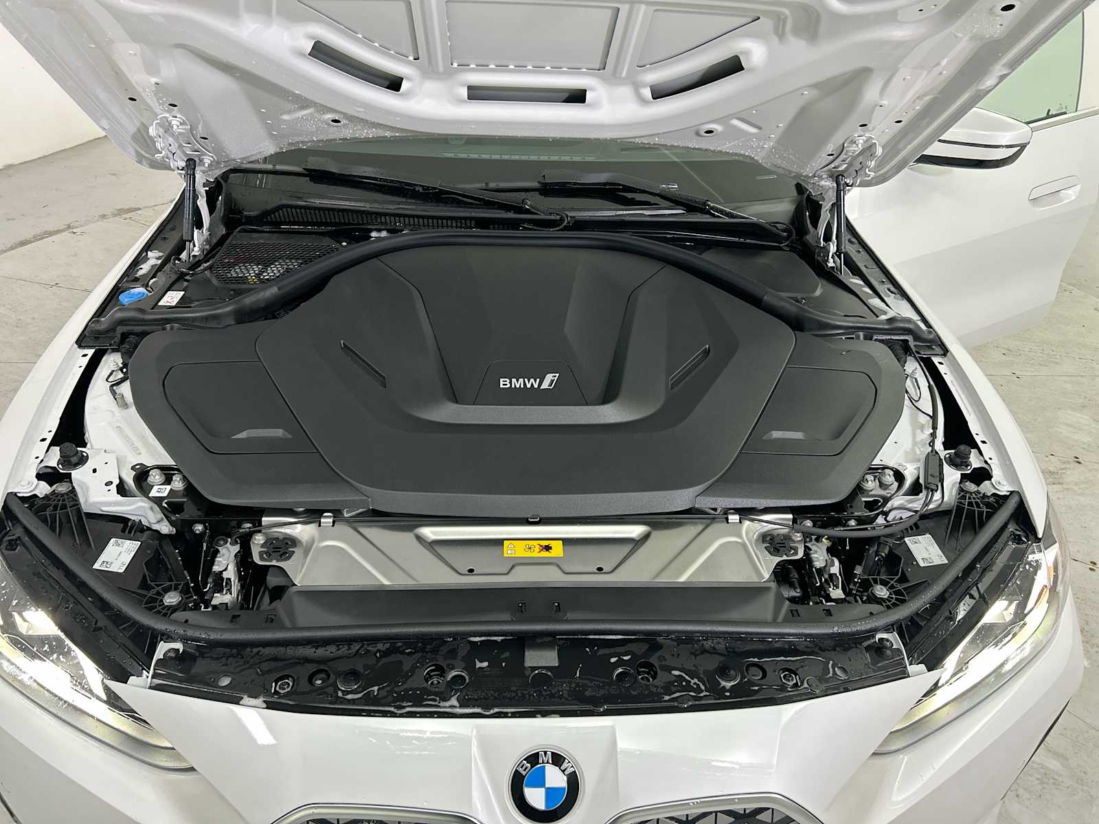 Thumbnail: 2026 BMW i4 - 18