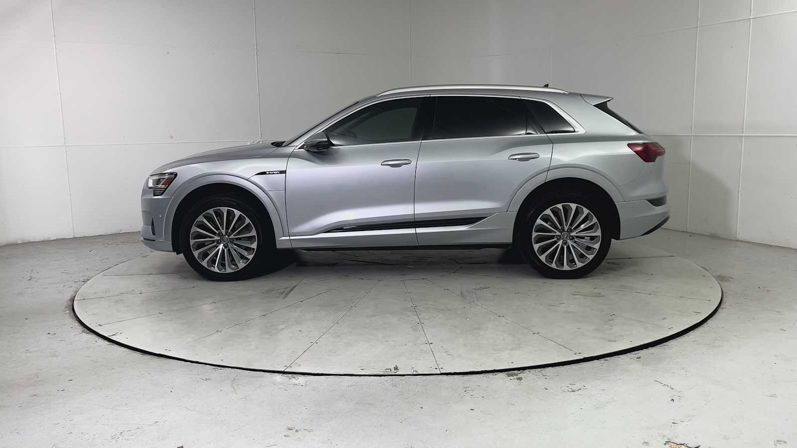 Thumbnail: 2019 Audi e-tron - 4