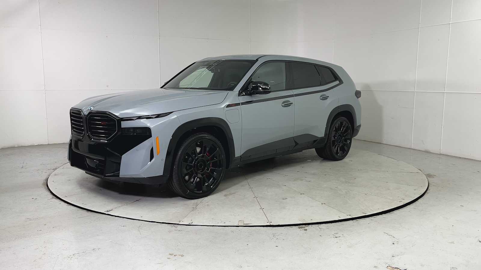 Thumbnail: 2026 BMW XM - 6