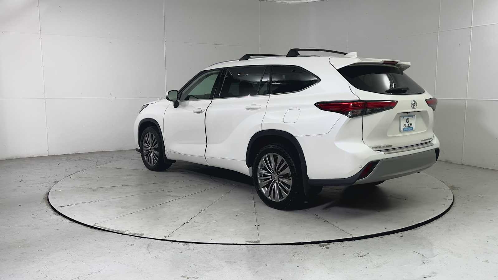Thumbnail: 2020 Toyota Highlander - 3