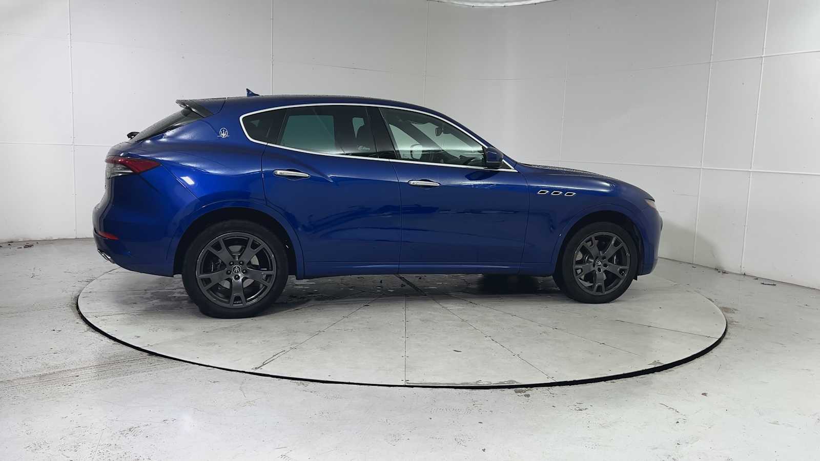 Thumbnail: 2021 Maserati Levante - 9