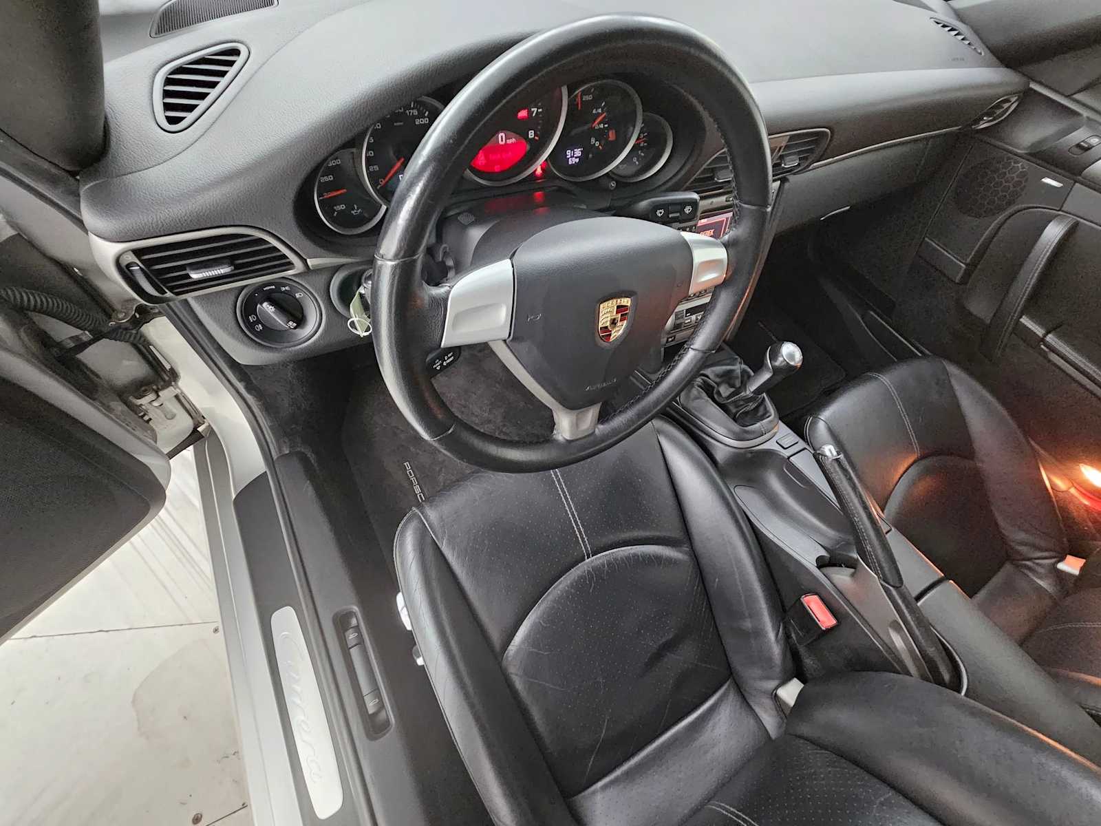 Thumbnail: 2006 Porsche 911 - 13