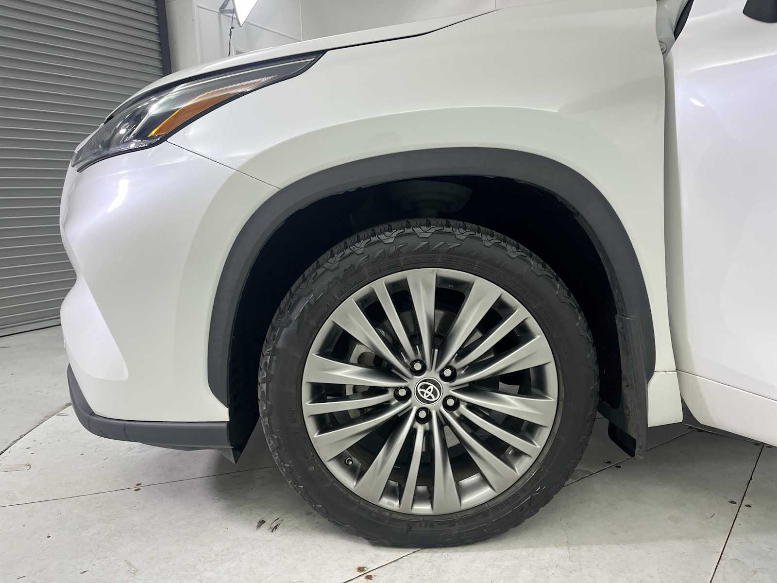 Thumbnail: 2020 Toyota Highlander - 25