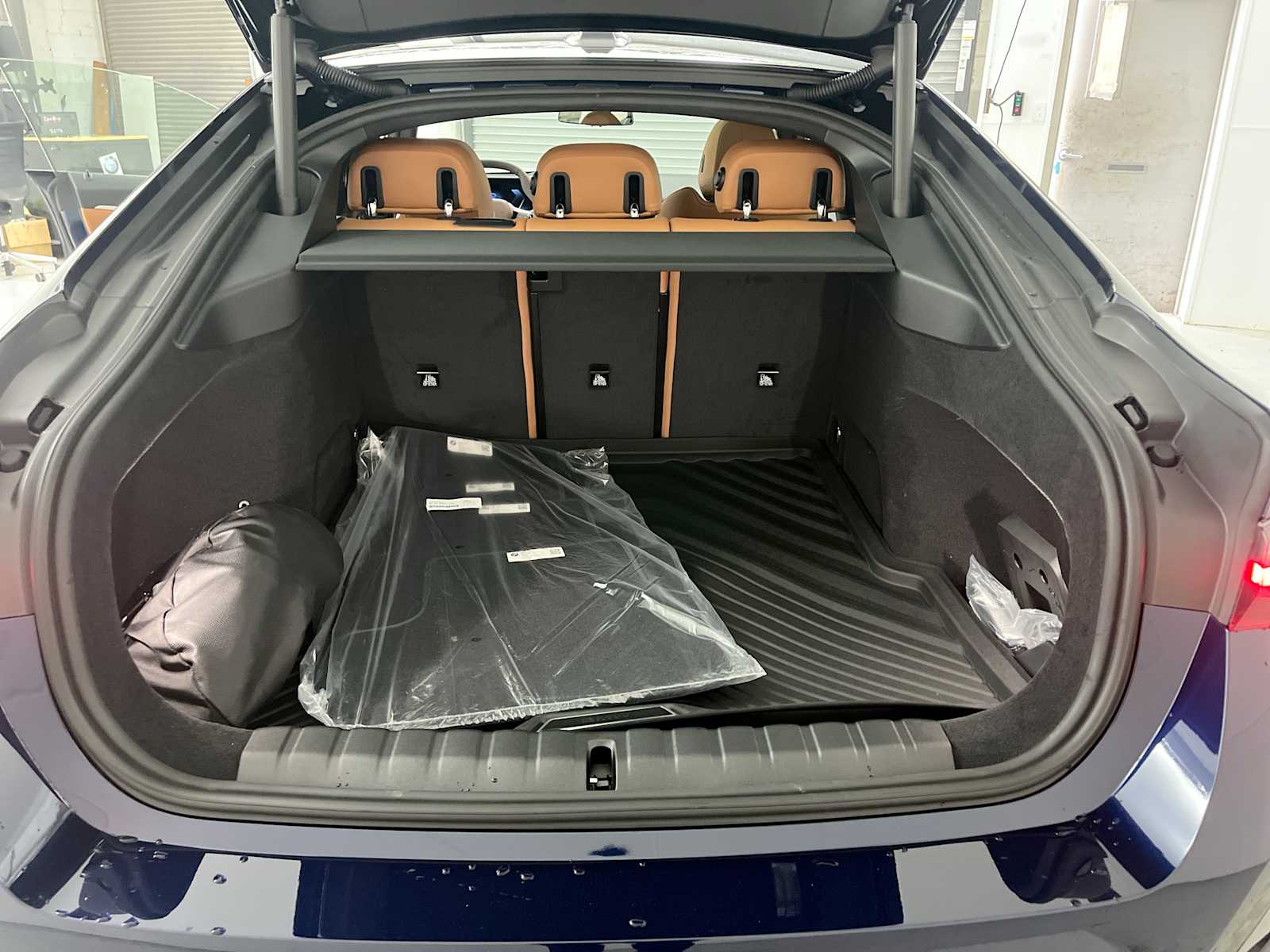 Thumbnail: 2026 BMW i4 - 27