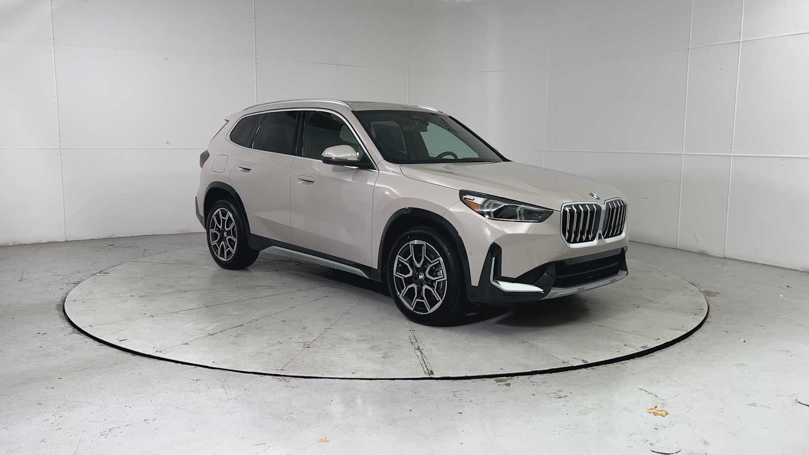 Thumbnail: 2026 BMW X1 - 8