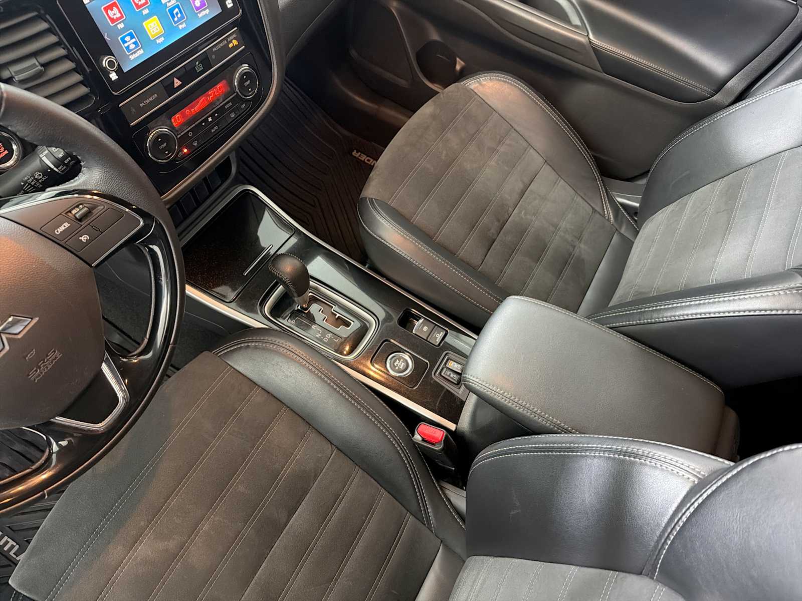 Thumbnail: 2019 Mitsubishi Outlander - 21