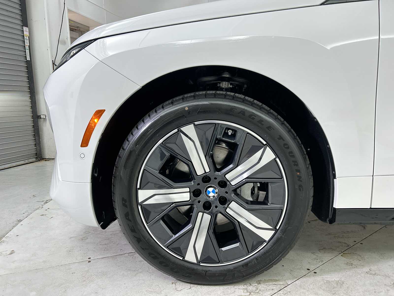 Thumbnail: 2026 BMW iX - 18