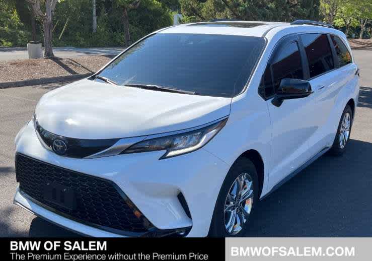 Thumbnail: 2023 Toyota Sienna - 2