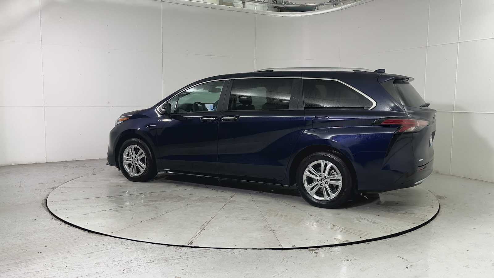 Thumbnail: 2023 Toyota Sienna - 4