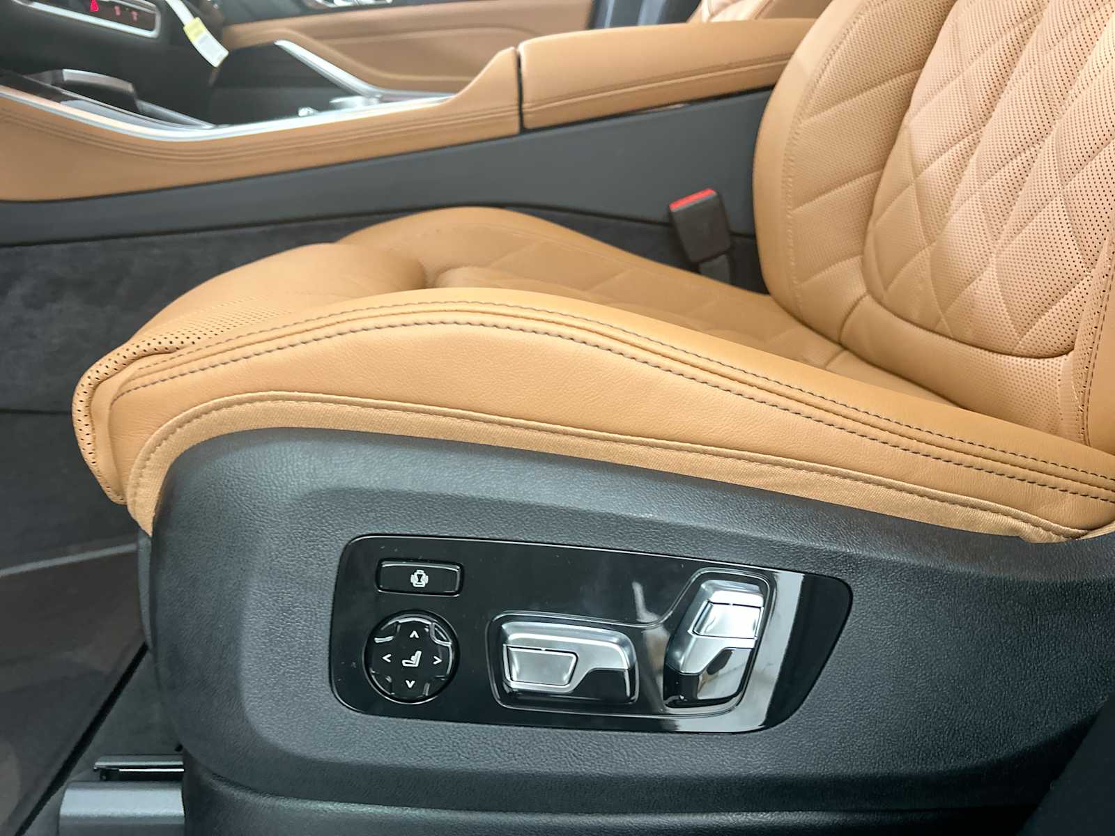 Thumbnail: 2026 BMW X5 - 14