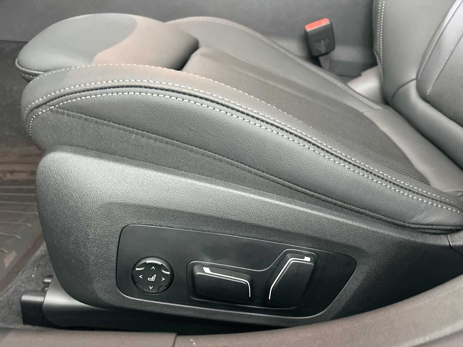 Thumbnail: 2025 BMW i4 - 14