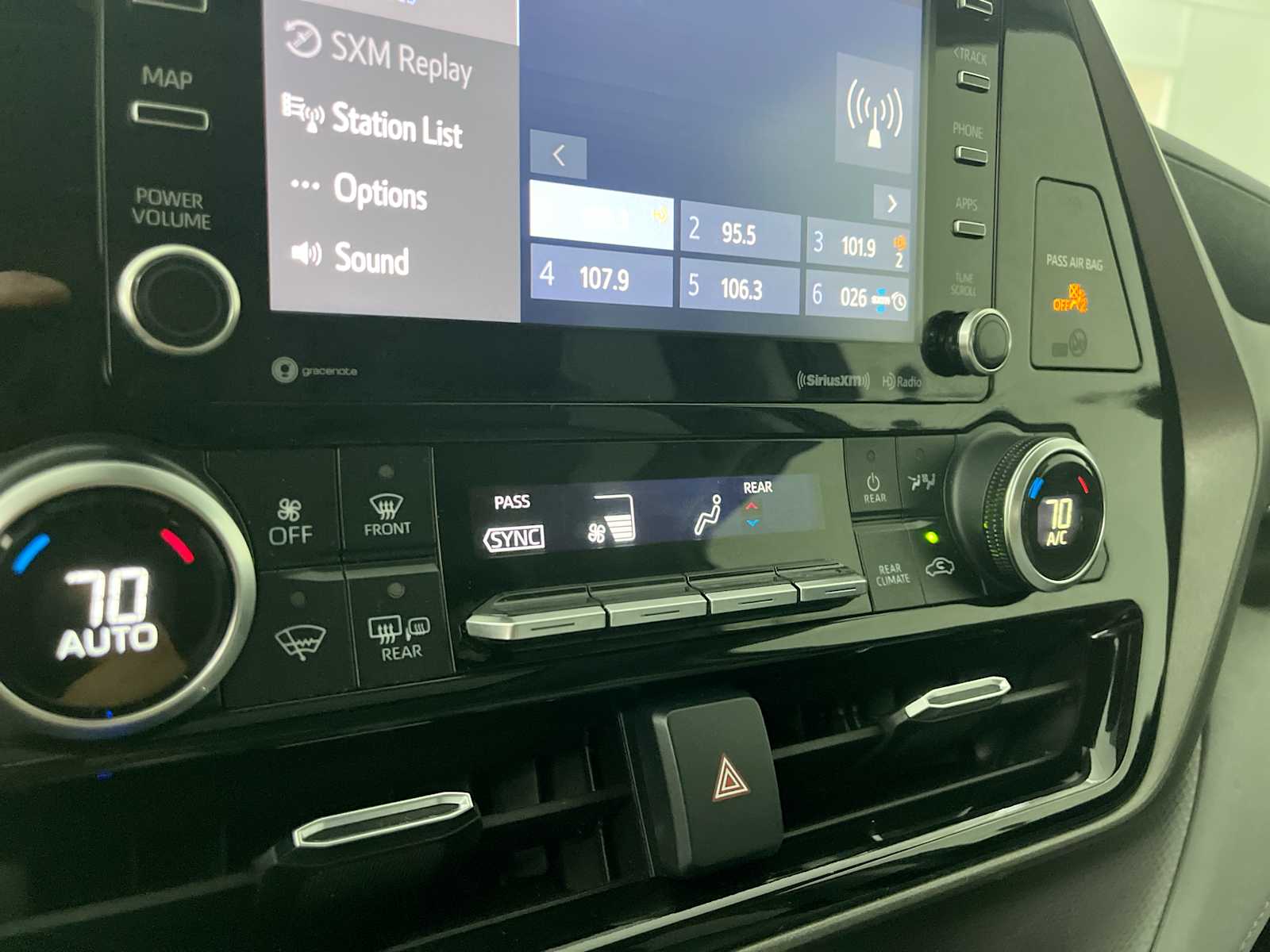Thumbnail: 2021 Toyota Highlander - 23