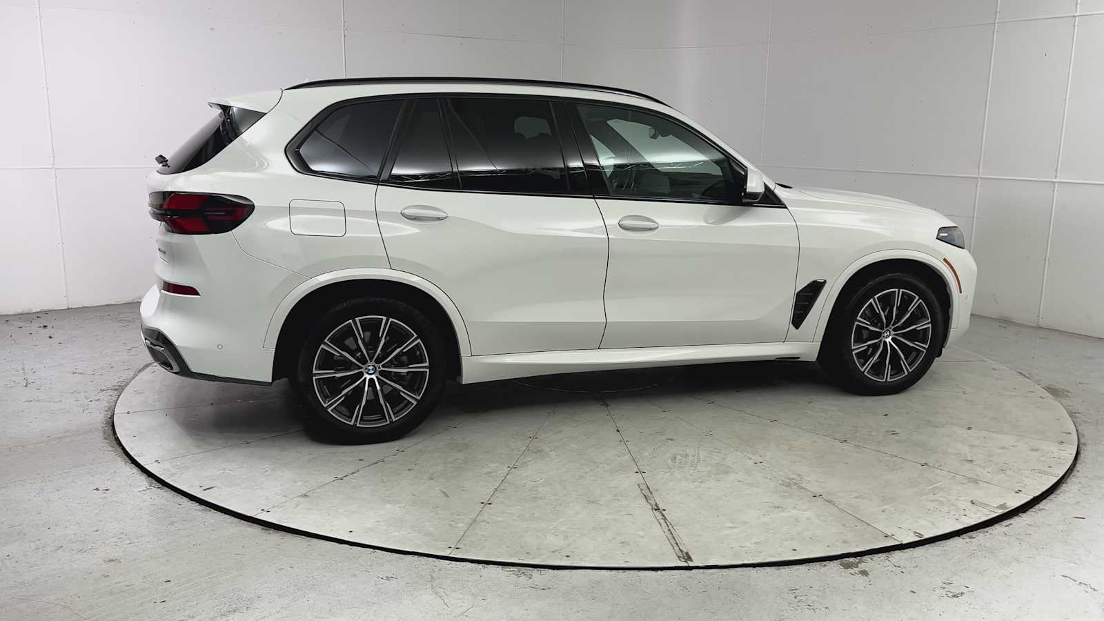 Thumbnail: 2026 BMW X5 - 9